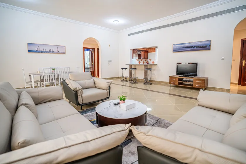 2BR Fully Equipped Apartment Near Airport & Metro - Image 1