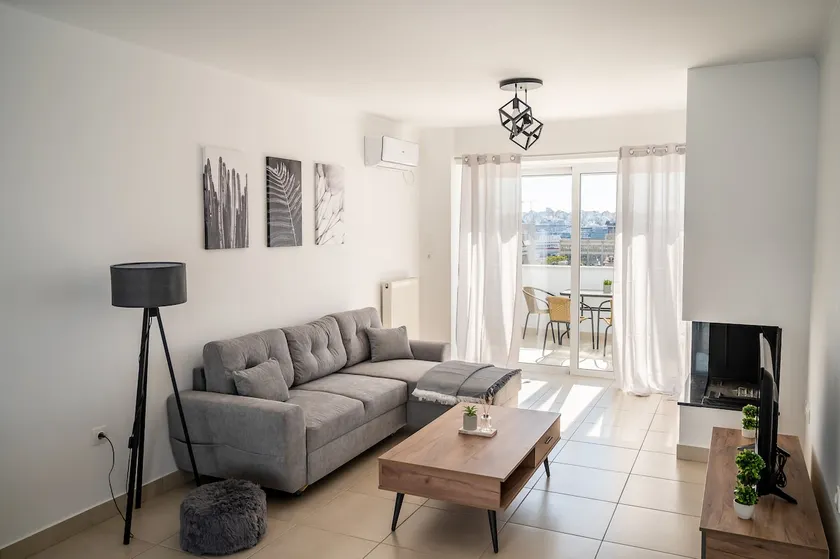 Elegant apartment with breathtaking cityscape view - Image 1
