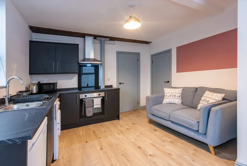 Newark Apartments: Ideal for Contractors with Parking - Image 1
