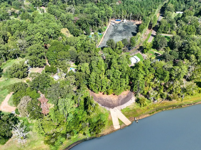 Cabin big enough for Bigfoot! - Image 1