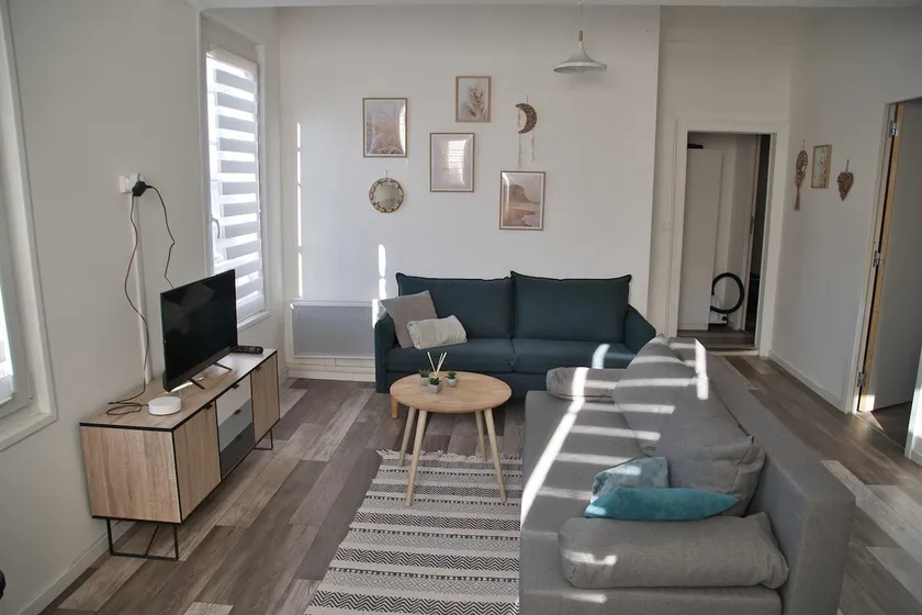 Spacious accommodation in central Joigny 4/6 guest - Image 1