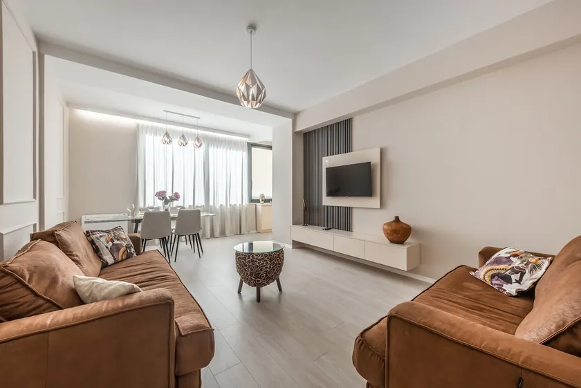 Luxury Block District Apartment - Image 1