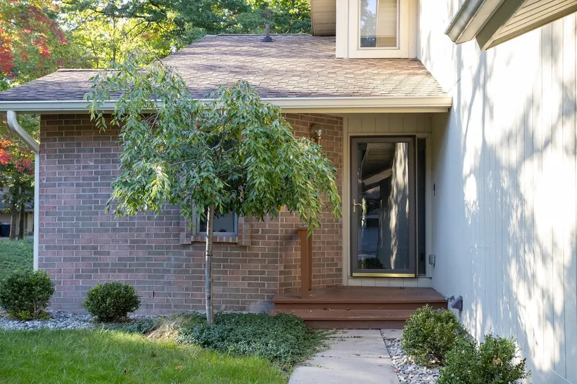 Curry House 3312 Pine Grove - Image 1