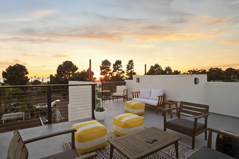 Clementine Crush, Oceanview Rooftop Deck and A/C - Image 1