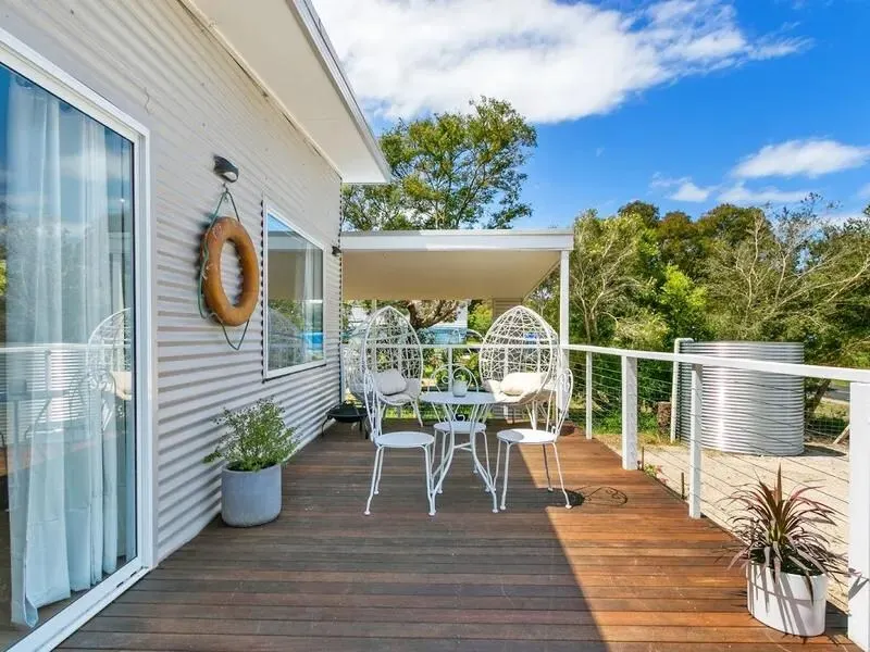 The Hamptons Beach & Lake House - Image 1