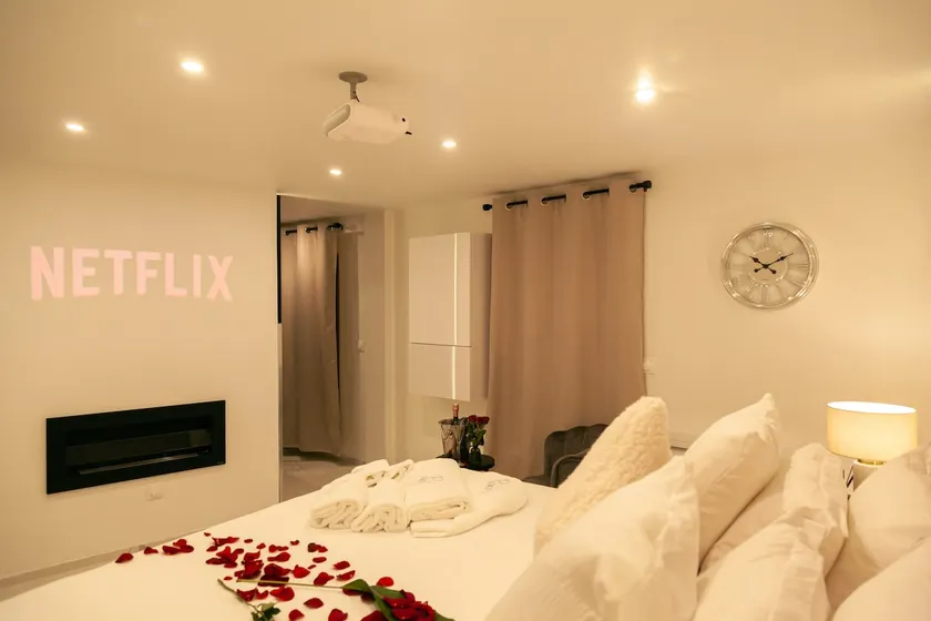 Pantheon suite - SPA - Jacuzzi - Sauna - Couple - Air conditioning - Image 1