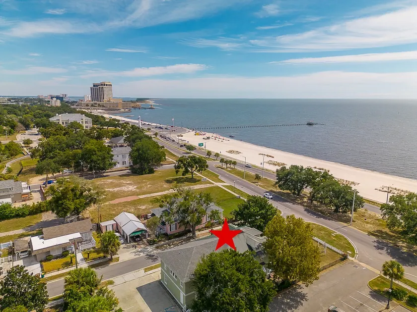 Beautiful Beach House sleeps 12 - Image 1