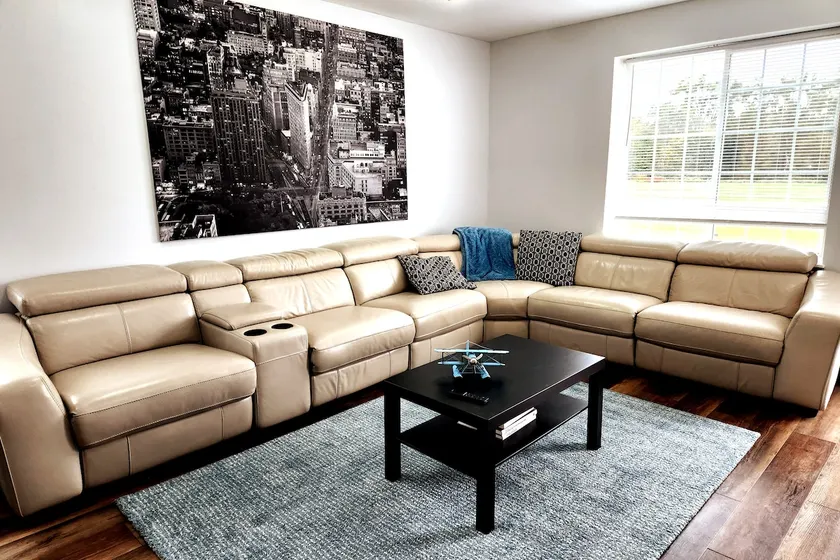 Modern 4BR Home – 15 Min to UMich, Sleeps 8 - Image 1