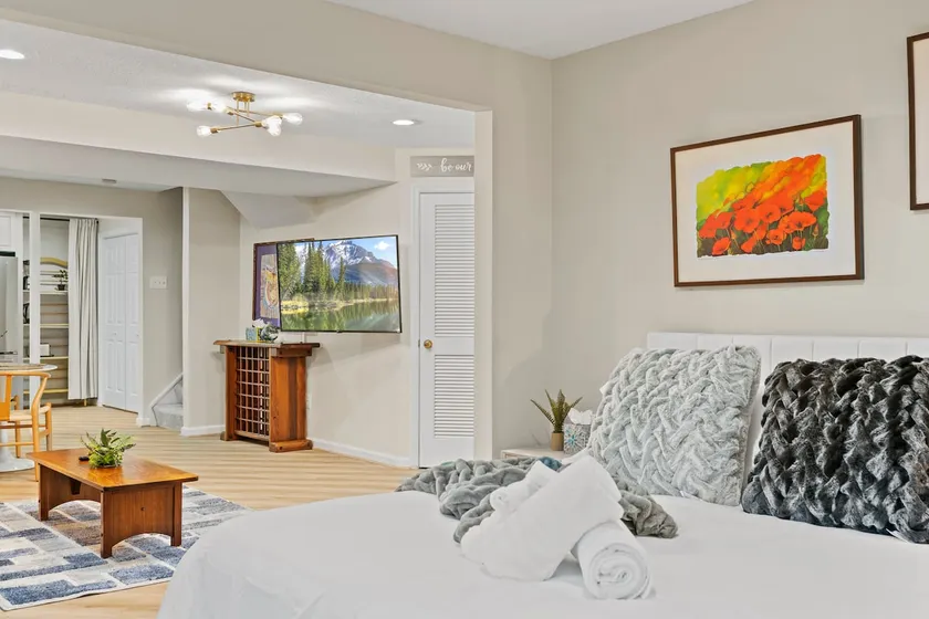 Vibrant+Private Apartment Suite, Heart of Leesburg - Image 1