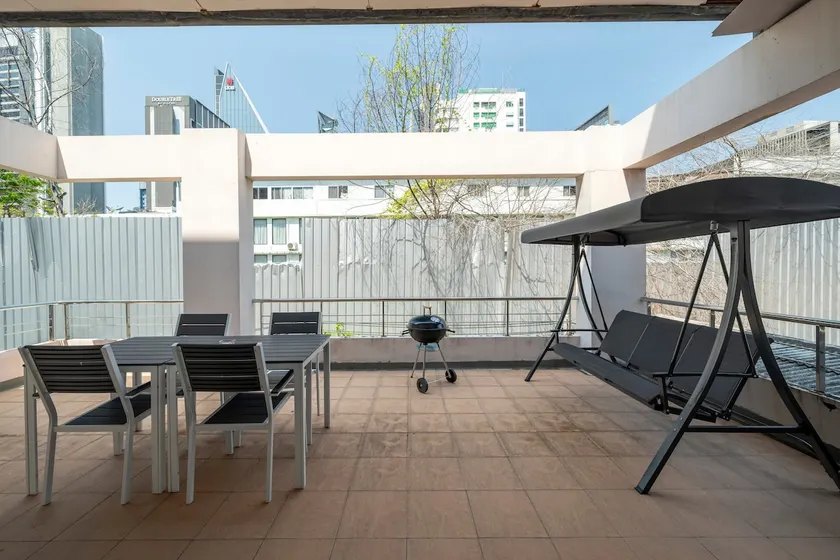 Private big Balcony, share pool, BTS, Washer Dryer - Image 1