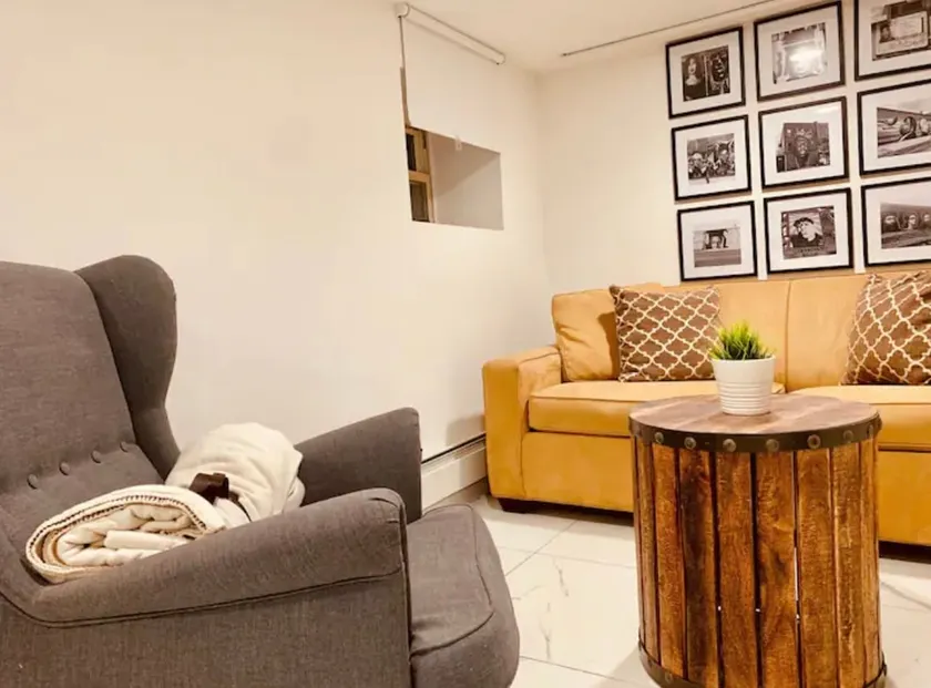 Captivatingly Charming 1 Bedroom Apartment - Image 1