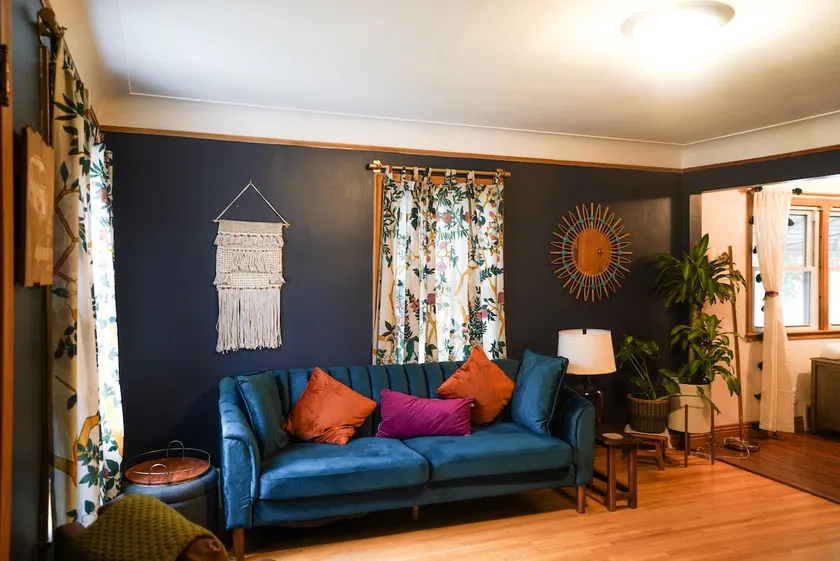 Guest Favourite! Pets Welcome. Onsite Massage. - Image 1