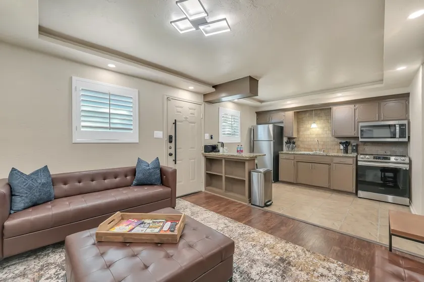 Oak's Beautiful Contemporary Suite #12 - Image 1