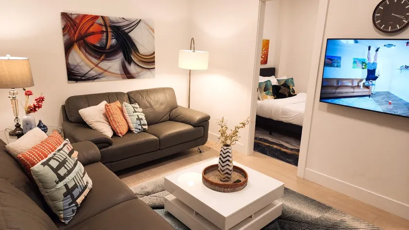 New Langford Suite near Lake & Mall, Free Parking - Image 1