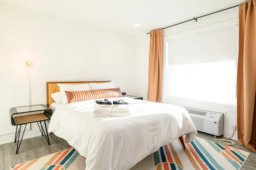 Modern 1-Bed Condo: OPEN POOL with City Access - Image 1