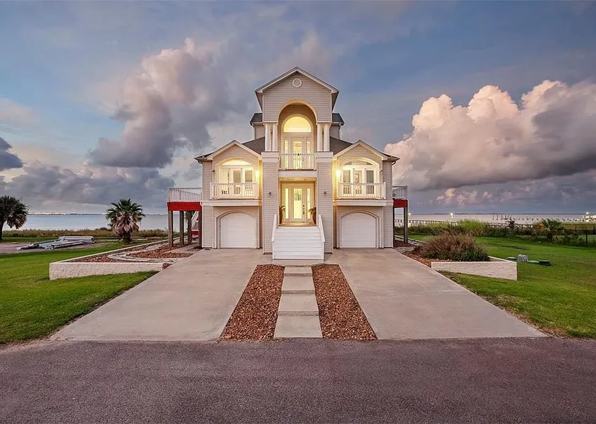 Waterfront Private Pier Pleasure Island Lake House - Image 1