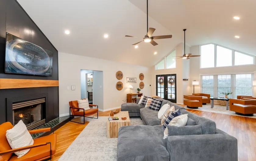 Pickleball*Hot tub*Speakeasy*Bourbon*Pet-Friendly - Image 1