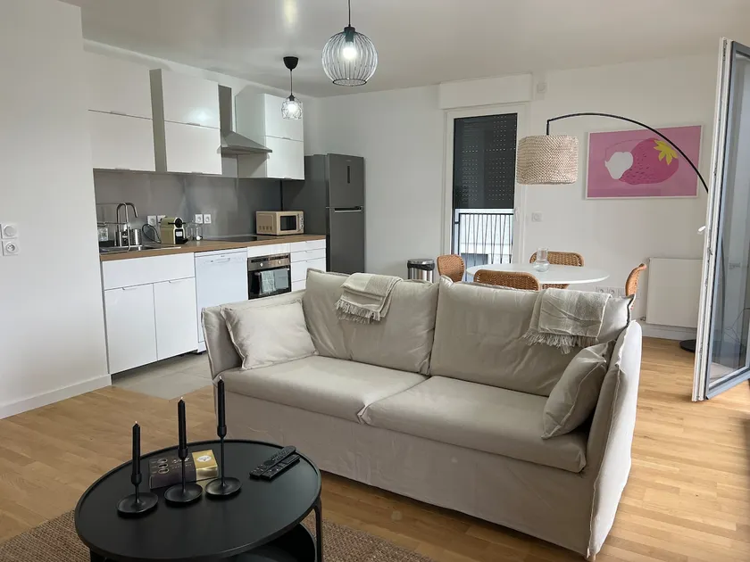 spacious 4-room apartment with large terrace - Image 1
