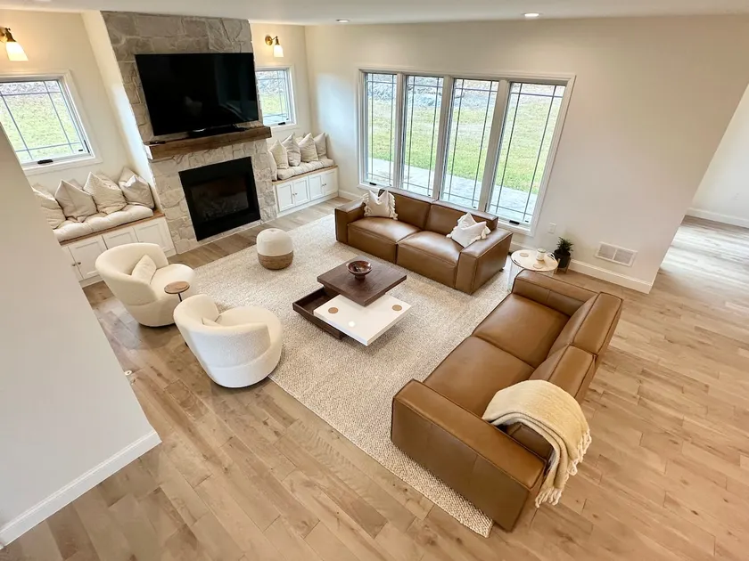 Luxe Farmhouse, Hot Tub, King Beds, and Golf Sim. - Image 1