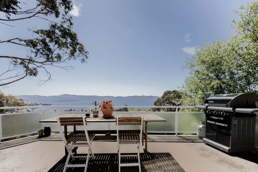 Hillside Retreat in Hobart - Image 1