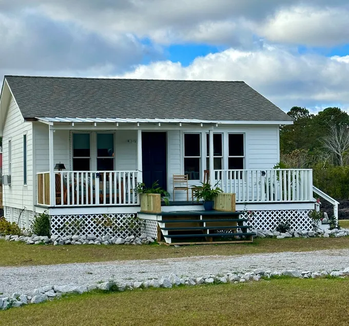 Cozy Cedar Island Cabin - Image 1