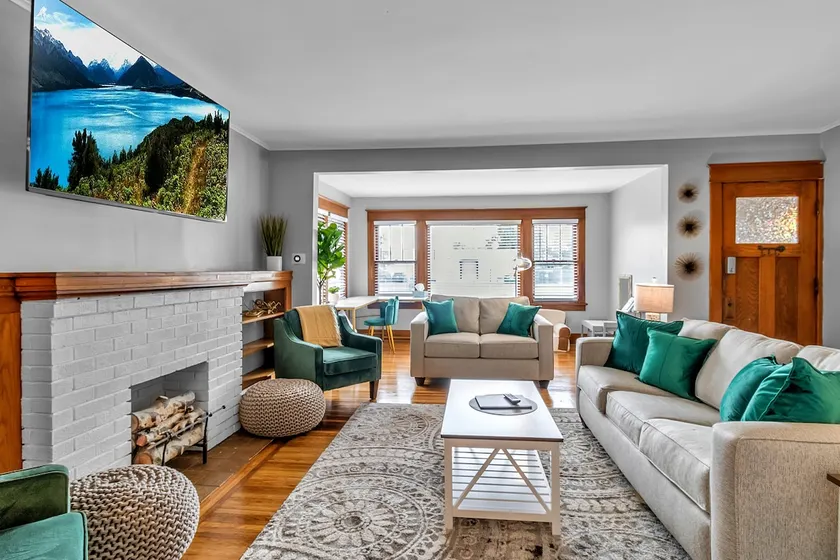 Family Friendly 6 Bedroom House in Quiet Village - Image 1