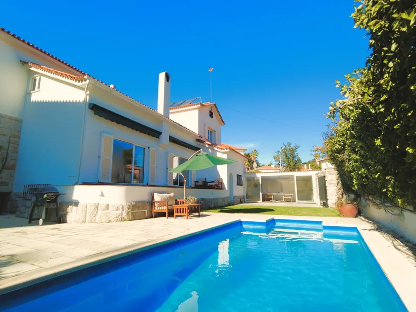 Estoril Beach House Hostel - Image 1