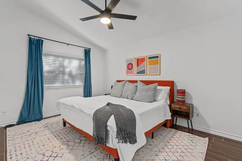 Round Rock Retreat: Hot Tub & Game room *King Bed* - Image 1