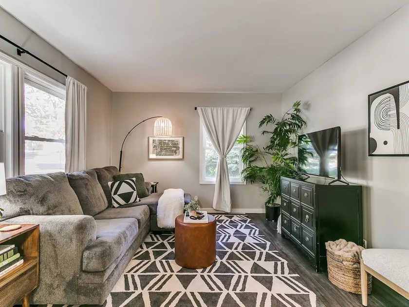 Modern 1BR/1BA Chic UrbanRetreat - Image 1