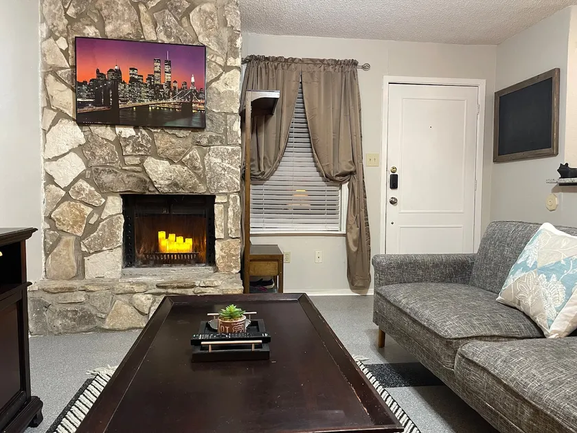 TXST Cozy and centrally located - Image 1