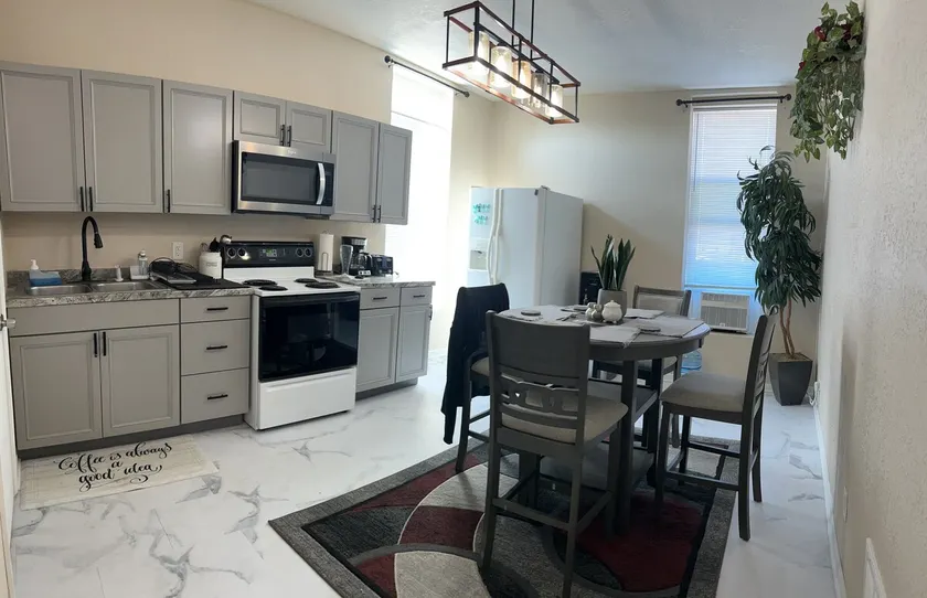 Luxury Apart in Downtown Sedalia - Image 1