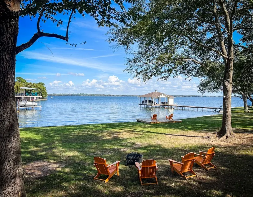 Renovated MidCentury Lakefront Home, Sunrise Views - Image 1