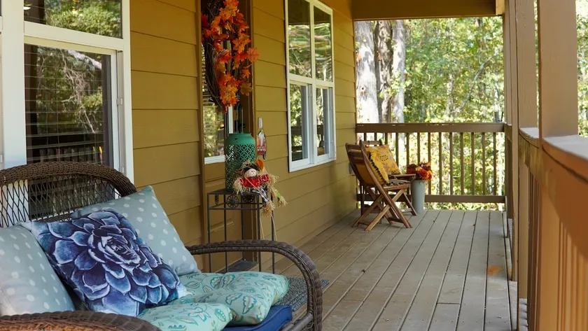 Red Roof Cabin #2 - Image 1