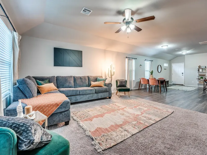 Modern, Cozy & Serene near Hospitals & Attractions - Image 1