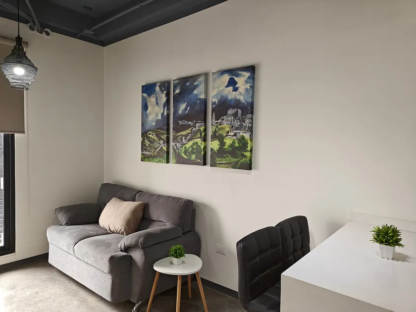 Great 2-Bedroom Apt w/2 Queen Beds + Parking + AC - Image 1