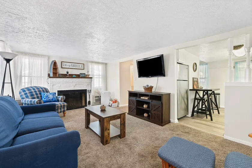 NEW! The Lakeside Cottage - Close to everything! - Image 1