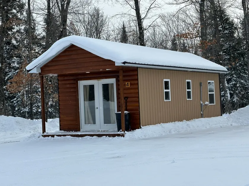 Cabin 4 at the Boondock Inn Resort - Image 1