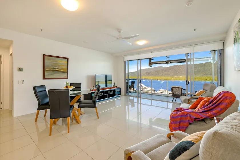 Ocean Front 2 Bedroom Unit CBD - Image 1