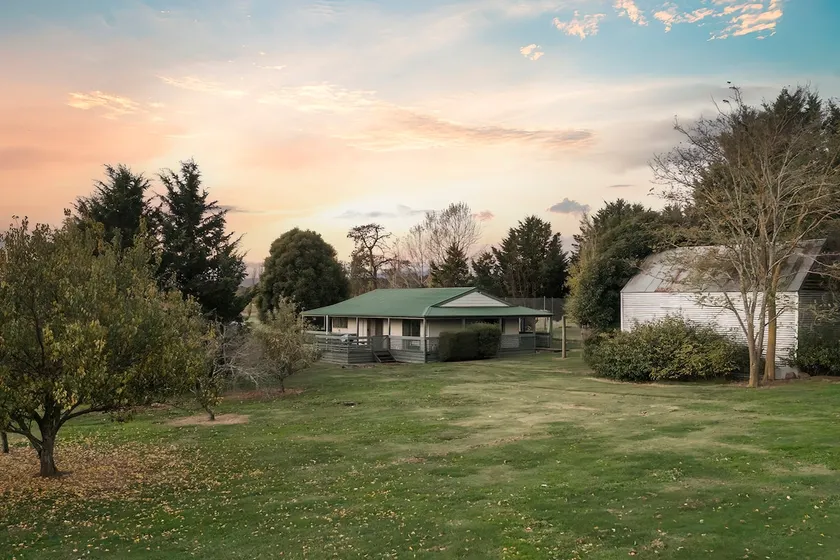Baringa Cottage Mansfield - Image 1