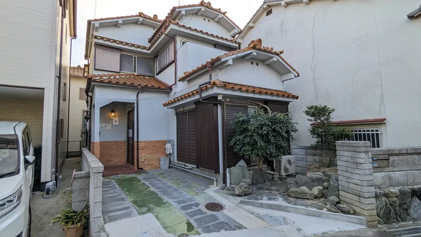 Cozy 5BR Home Sleeps 10/ 10 Min Drive to Airport - Image 1