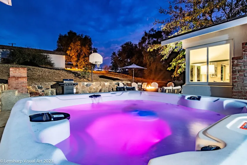 35 Mins to Yosemite| 4BD:2BTH | Game Room | Hottub - Image 1