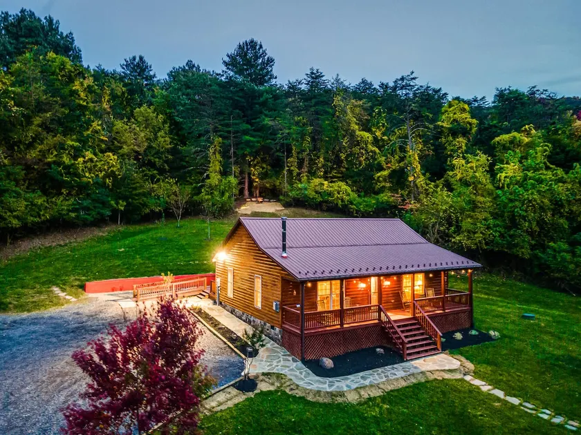 Tranquil Haven - Secluded 2BR/2BA Cabin - Image 1