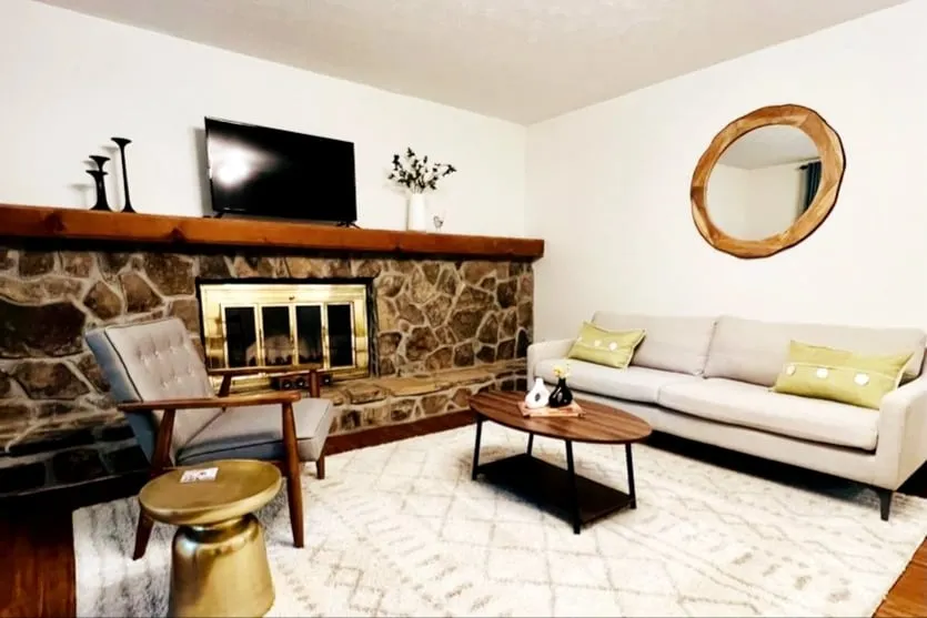 1B/1B Spacious Guest Suite - Image 1