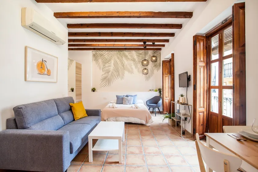 Stylish and Sunny Loft by Mercado Central - Image 1