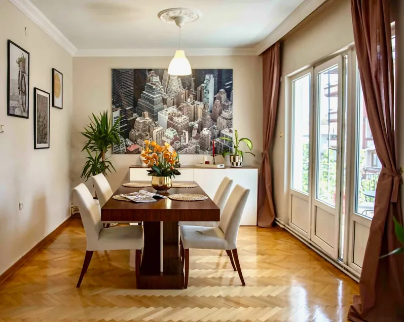 Central Hype Location Experience 3 bedroom +1 main - Image 1