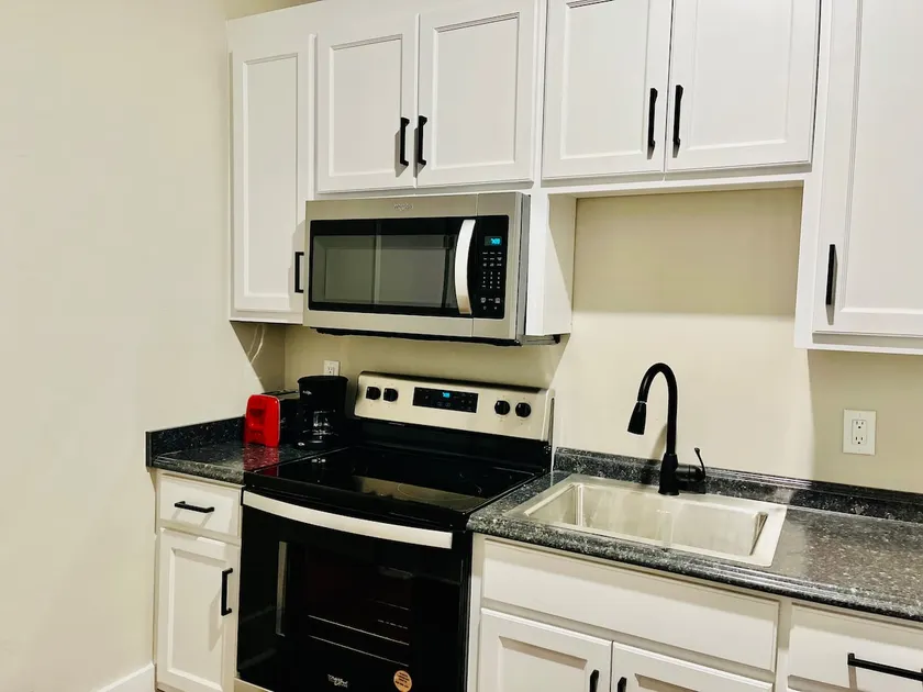 Historic | Free Parking | Kitchen | W&D | Smart Tv - Image 1