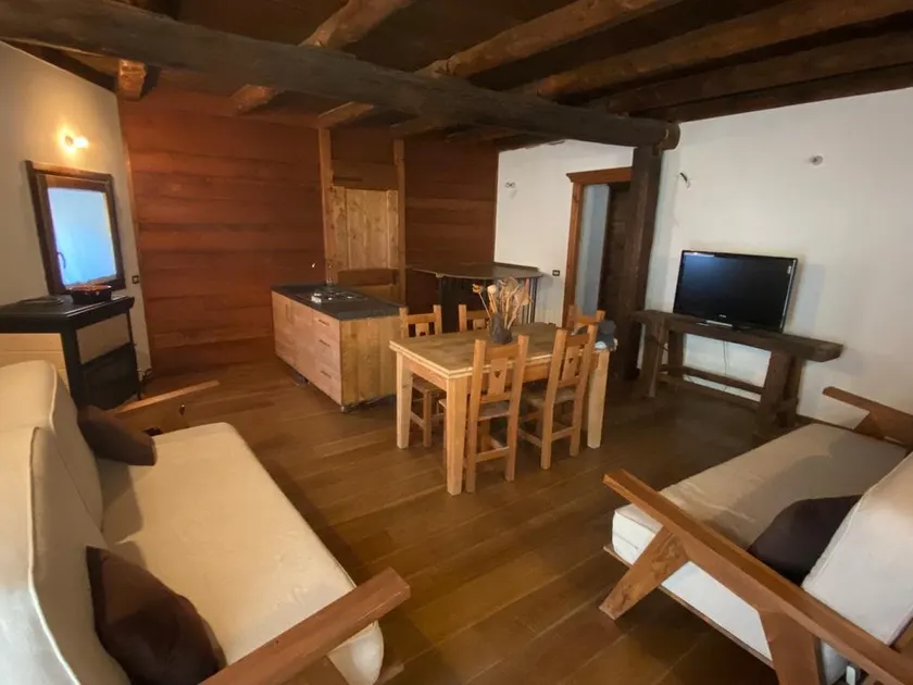 Cabin in the mountains - Image 1