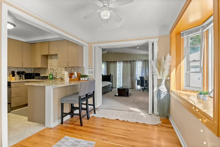 Modern Townhouse Near Everything/ Shopping Center - Image 1