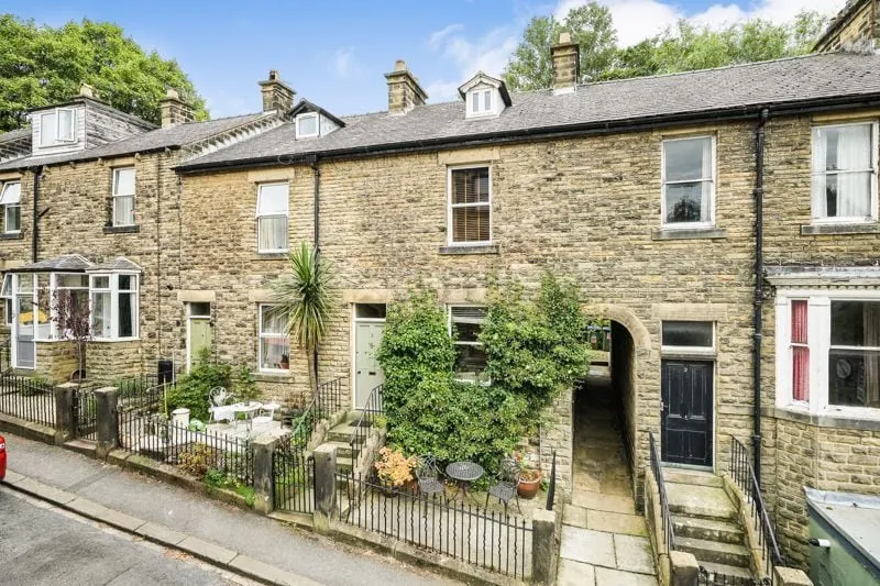 Homely 4 bed cottage, central, clean, characterful - Image 1