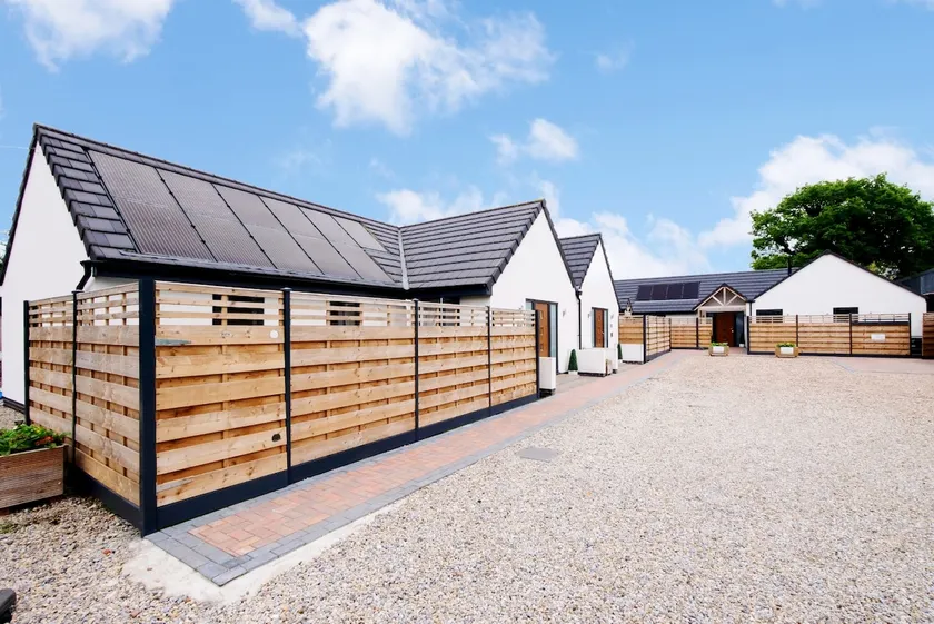 LuxuryCottages-York-16ppl-HensStagsGroups-HotTubs - Image 1